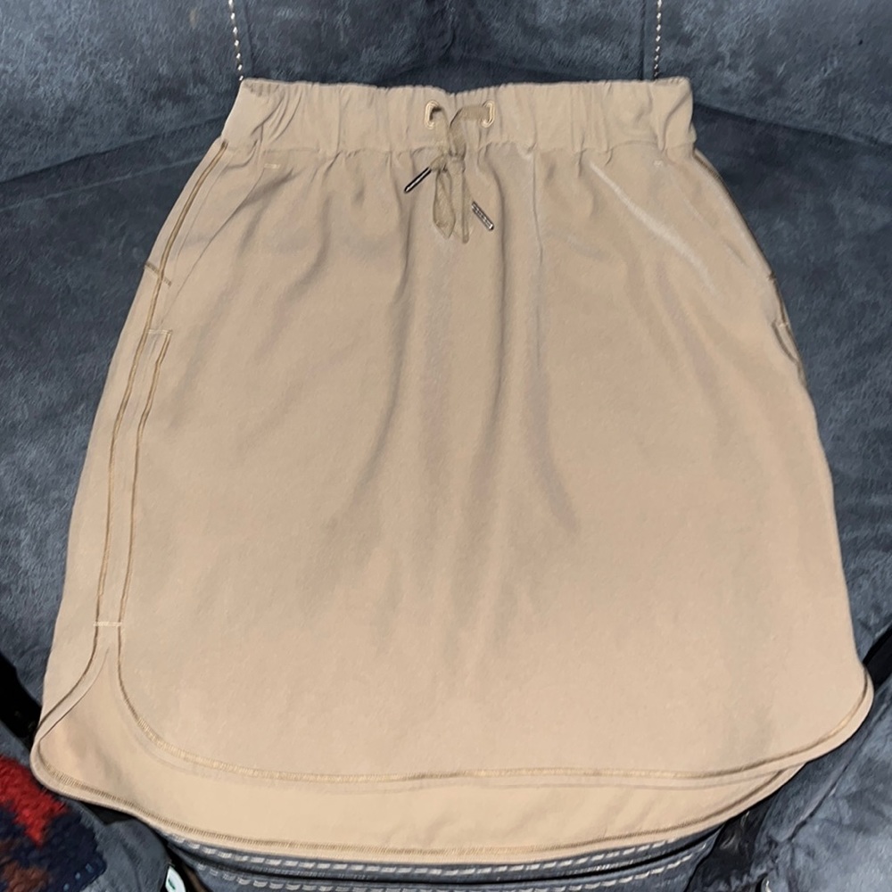 🫶🏽LULULEMON TAUPE SKIRT. 🫶🏽